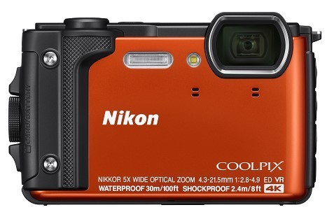 30m防水＆2.4m耐衝撃　ニコンのコンパクトデジカメ「COOLPIX W300」