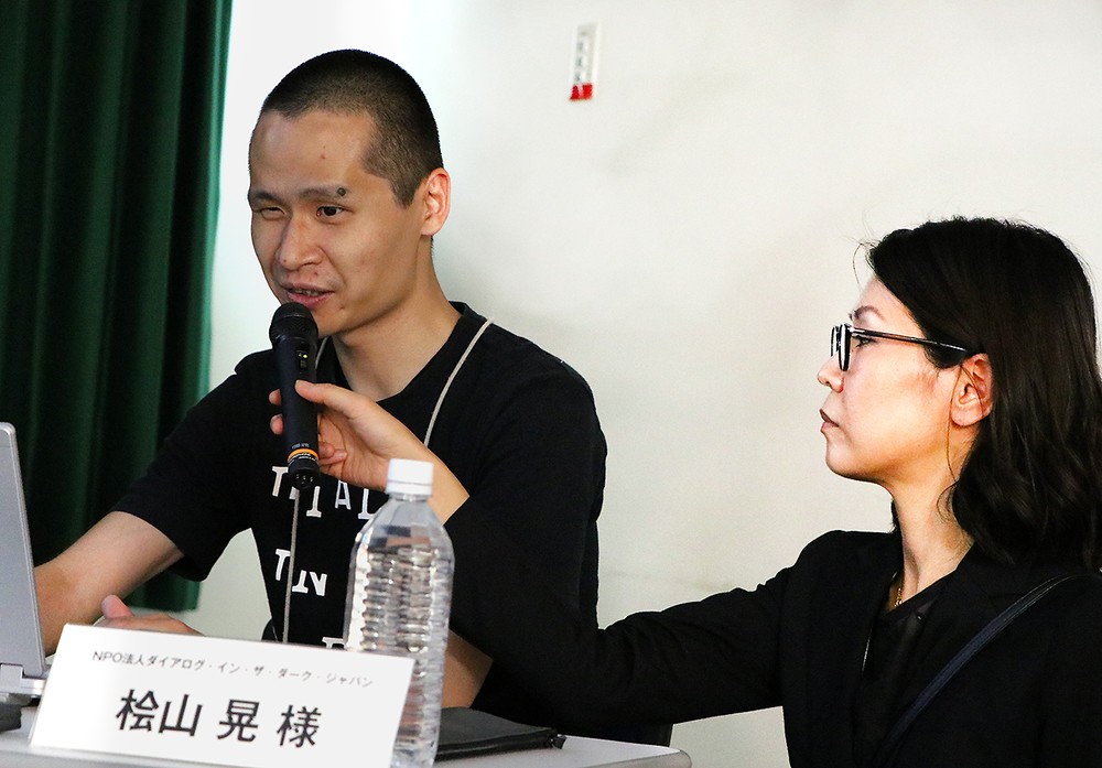 写真左がNPO法人Dialog in the Darkジャパンの桧山晃さん