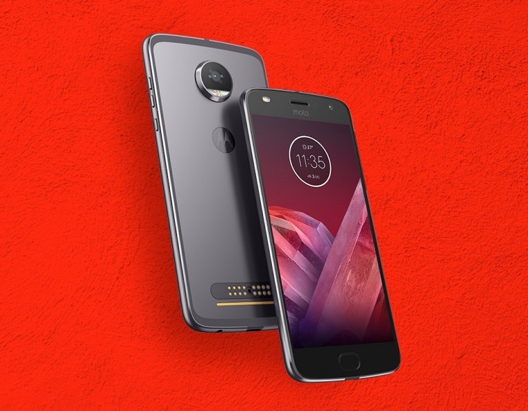 拡張モジュールでプロジェクターやスピーカー、光学ズーム付きデジカメに「変進」　スマホ「Moto Z2 Play」