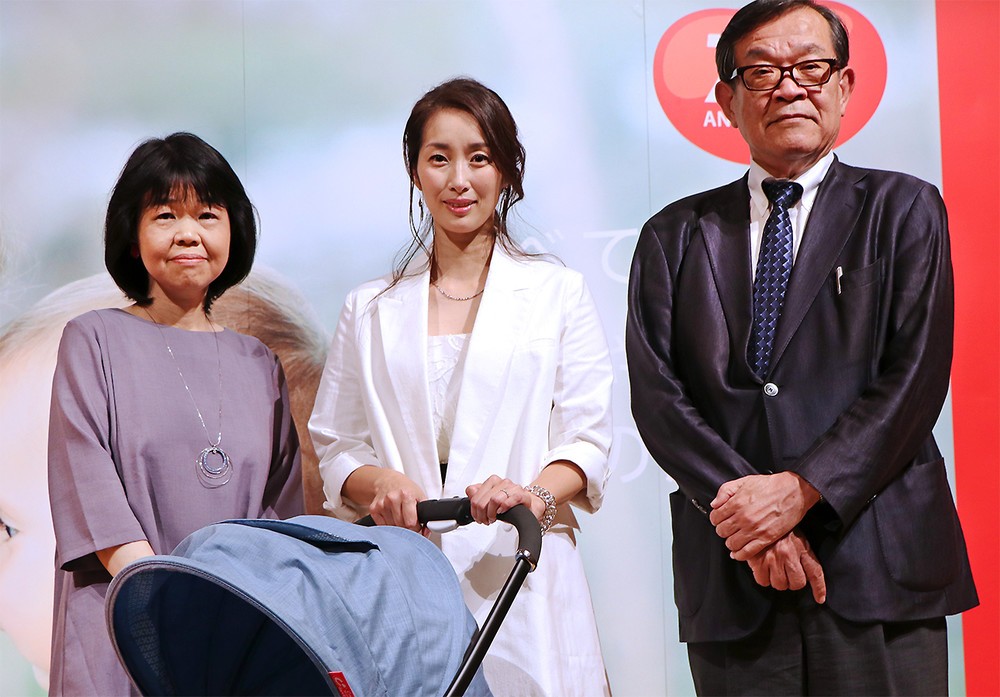 （写真左から）河崎桂子さん、坂下千里子さん、小西行郎センター長