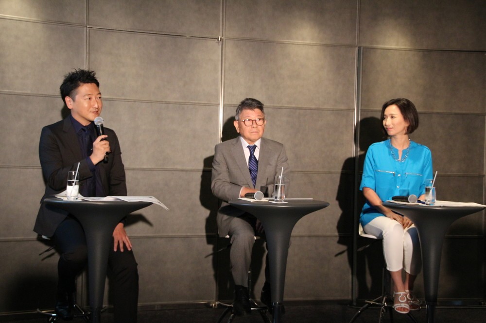 （左から）司会を務めたジャーナリスト・堀潤氏、佐々木常夫氏、インディード社イエミントン圭見氏