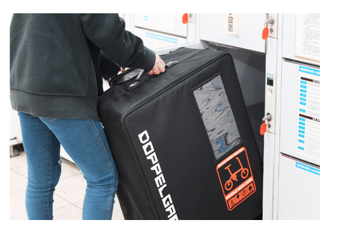 付属のスーツケースに入れてどこでも持ち運べる！