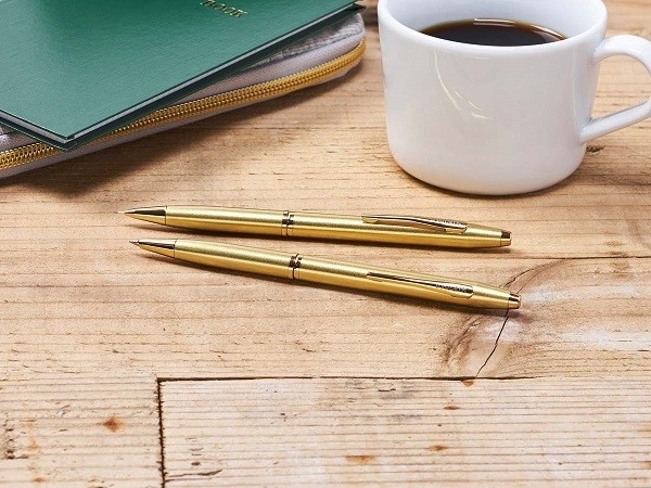 ペン先から尾栓までゴールド！　ボディノックのシャープペンシルとボールペン発売