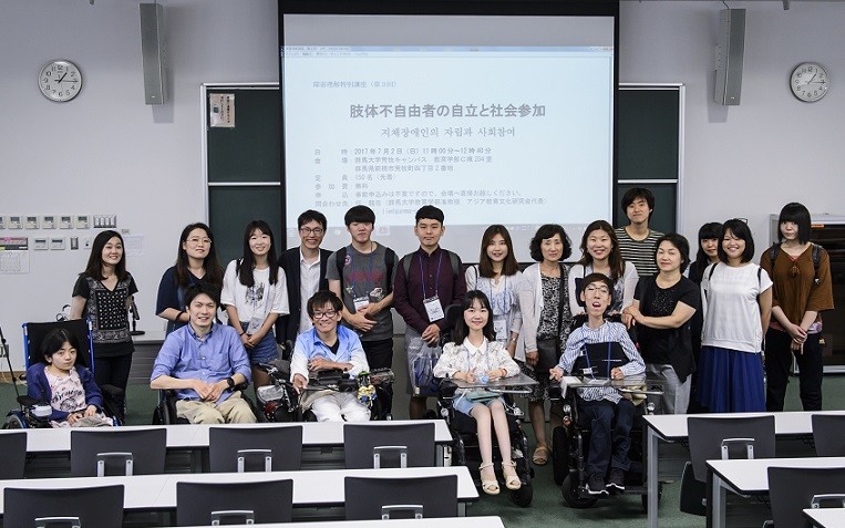 7/2（日）、 シンポジウム「肢体不自由者の自立と社会参加」。終了後、韓国と日本の障害者学生たちが交流した
