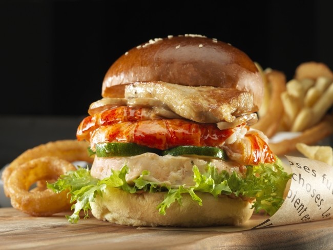 た、高くなんかないんだからねっ！　大阪に最高級「1万円バーガー」登場