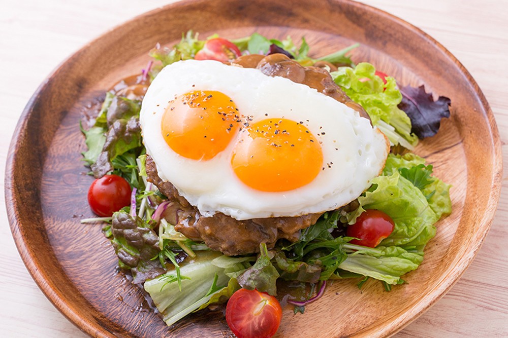 自慢のハワイアン料理とともに