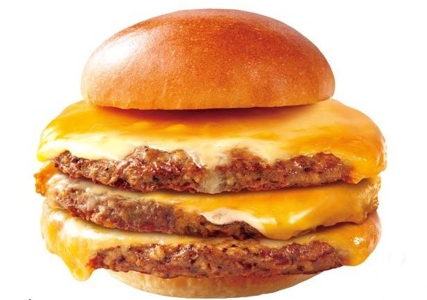 【ロッテリア】肉とチーズ3段重ね　大迫力の絶品トリプルバーガー、降臨