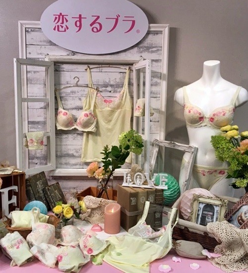 ラクな着け心地でズレにくい　女子が待ち望んだ「恋するブラ」の新作