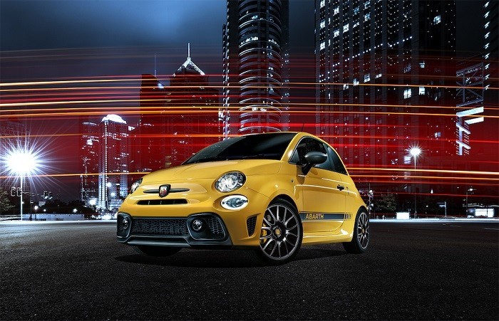 アグレッシブな外観とカラーが魅力！　595コンペティツィオーネがマイナーチェンジ