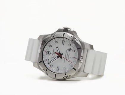 常識を凌駕する日本限定カラー　「I.N.O.X.プロフェッショナルダイバー」オールホワイト