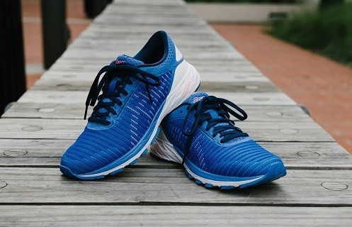 軽量でスピードを引き出すランニングシューズ「DynaFlyte 2」　アシックスから