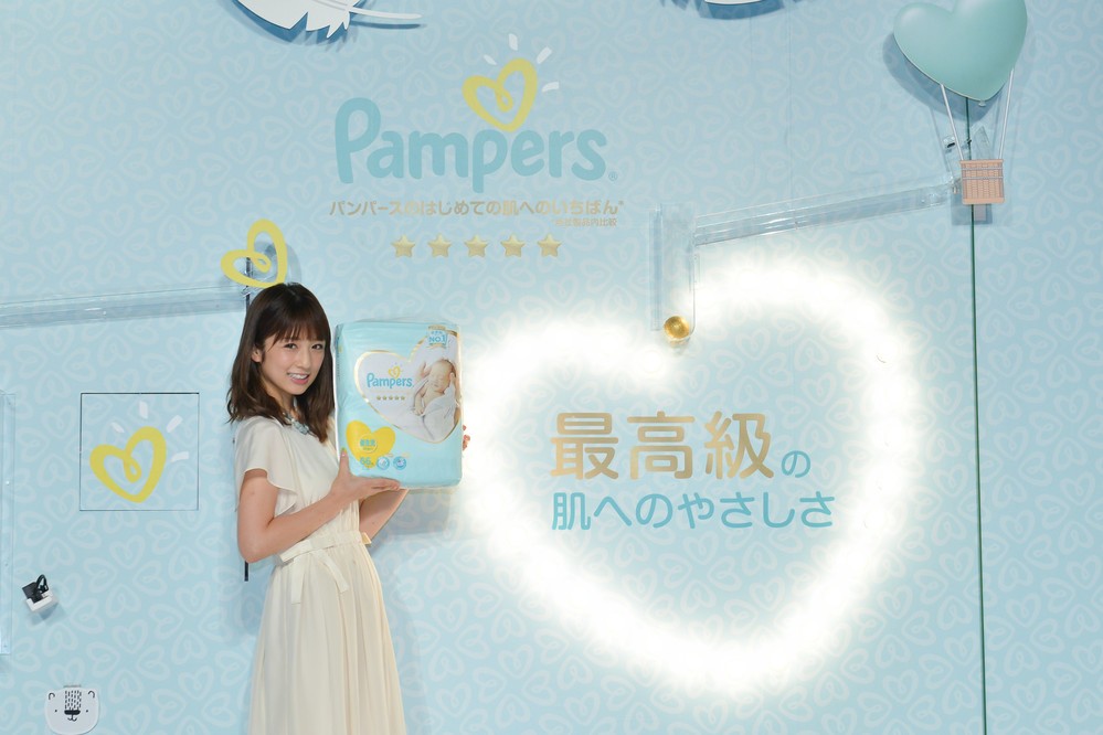 2児の母・小倉優子、おむつ作りに挑戦！　パンパース新商品に「気持ちいい！」