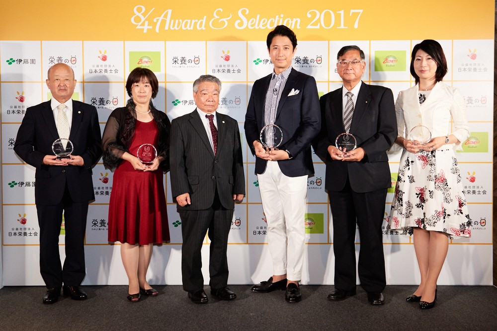 8月4日は「栄養の日」　6人のパパのイクメン、谷原章介さんが初受賞！