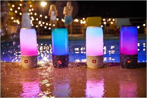 マルチカラーLEDイルミで音楽をカラフルに演出する「JBL」Bluetoothスピーカー