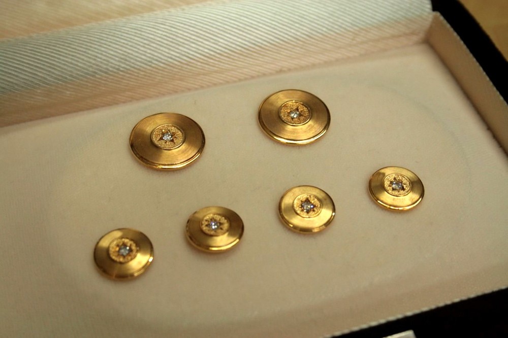 門外不出の「100万円ボタン」　1か月限定で初公開へ