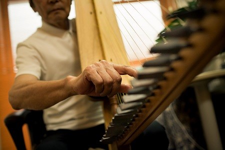 野原さんは、かつて弦楽器を扱う会社に勤務していた。ヴァイオリンの輸入や修理の仕事などで得た楽器の知識が役立っている。