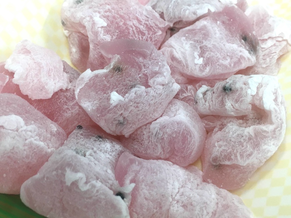 鶏肉にしか見えない...！　SNSで話題の「すいか　わらび餅」を食べてみた