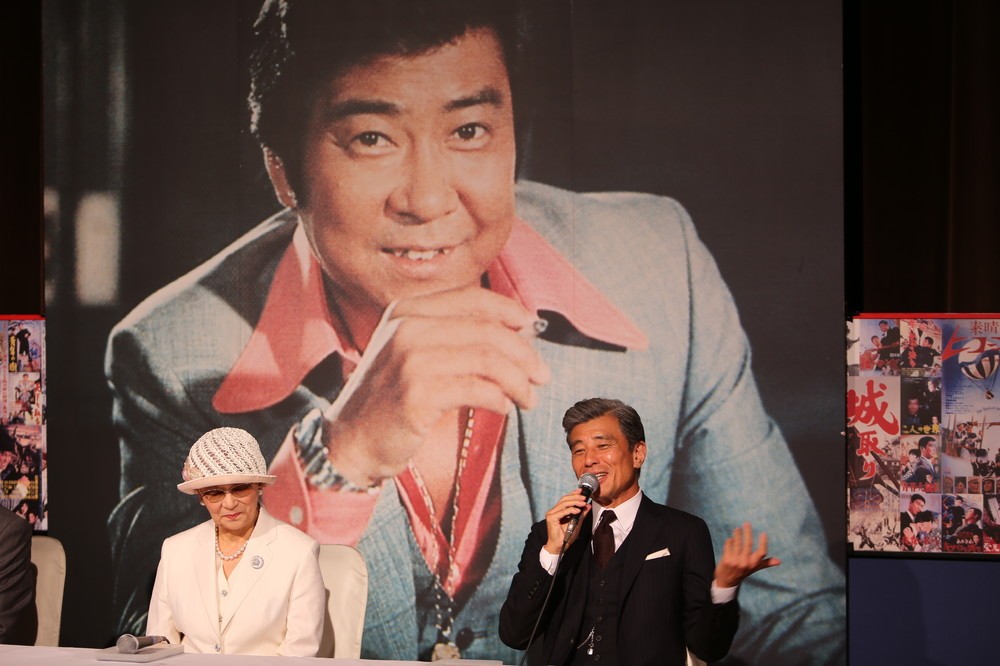 石原裕次郎記念館、26年の歴史に幕　石原軍団から感謝の「振る舞い酒」