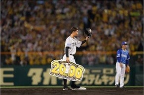 2000本達成時の記念パネルも展示