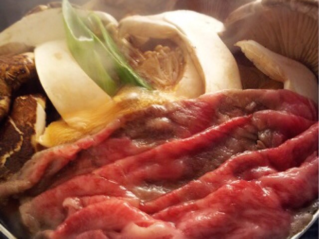 近江牛のすき焼きやしゃぶしゃぶも