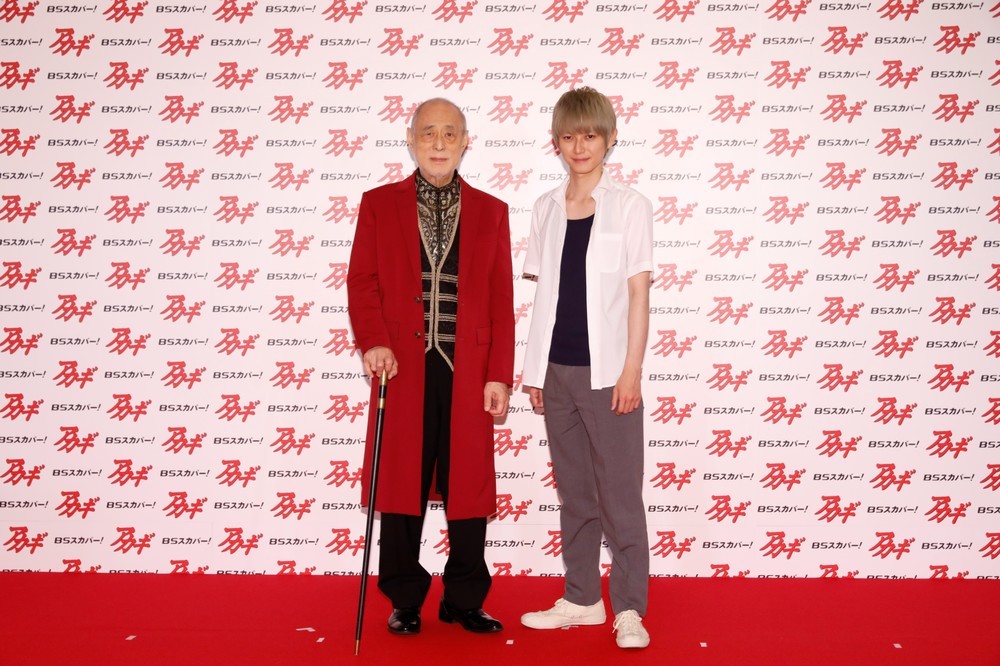 前作に引き続き共演する津川雅彦さん（左）と本郷奏多さん（右）