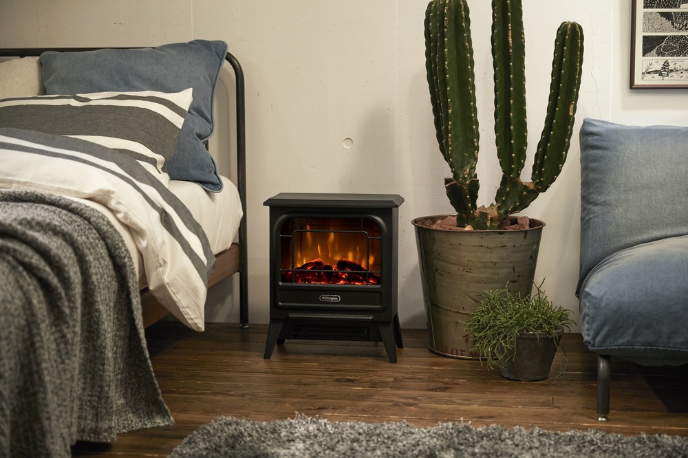 アイルランド発の電気暖炉「Optiflame fire」2モデル　光の反射や屈折によるリアルな炎