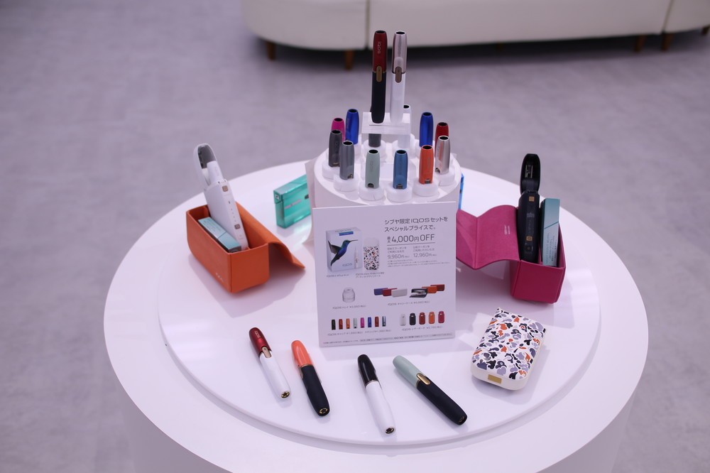 その日の気分や服装によって、キャップをカスタマイズするユーザーも少なくないという。