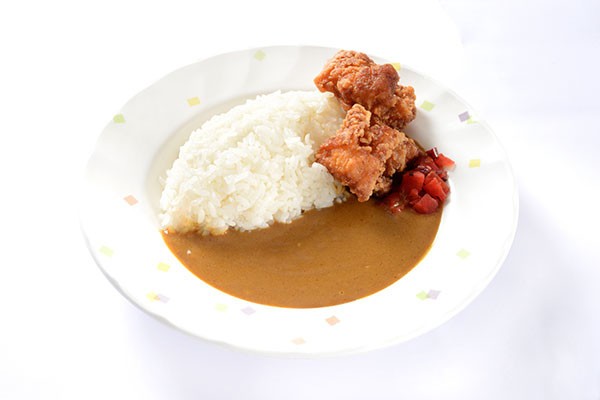 懐かしの食堂車のカレー（唐揚げ2個付）