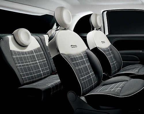 ブルーとホワイトで青空をイメージした限定車
