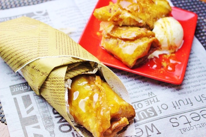 蕎麦粉で包んだクリスピーロール　蕎麦粉生地に焼きリンゴとチーズ
