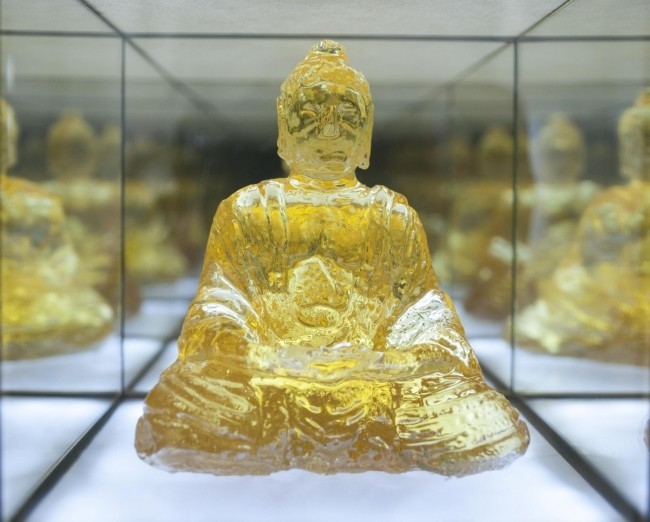 3色のLEDで光る「仏像キャンディ」　GINZASIXで展示、販売！