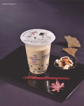 「ニョロニョロのたね」入り！　ムーミンスタンドで和風ドリンク「黒みつきなこミルク」