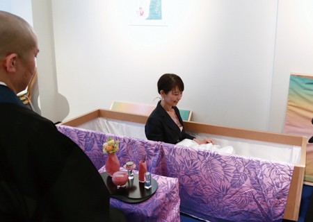 棺の中でペッパーの読経を聴ける