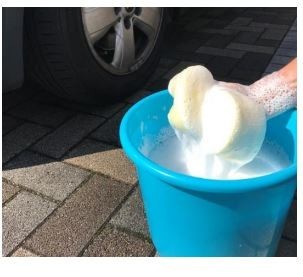 研磨剤を含まず車を傷つけないカーシャンプー
