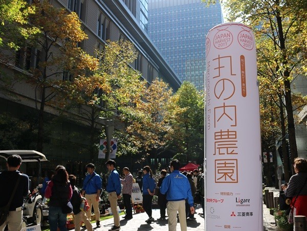 開幕と同時に多くの人が集まった