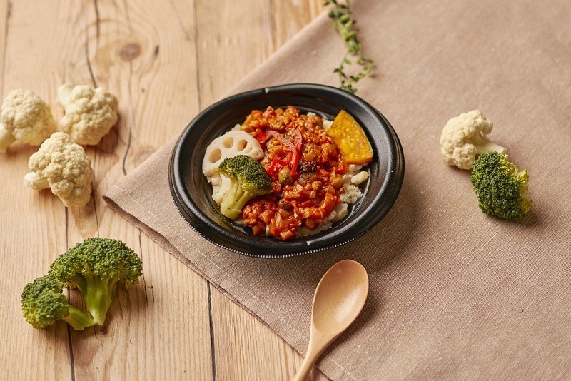 ナチュロから「ご飯をつかわないキーマカレー」　カリフラワーを米代わりに