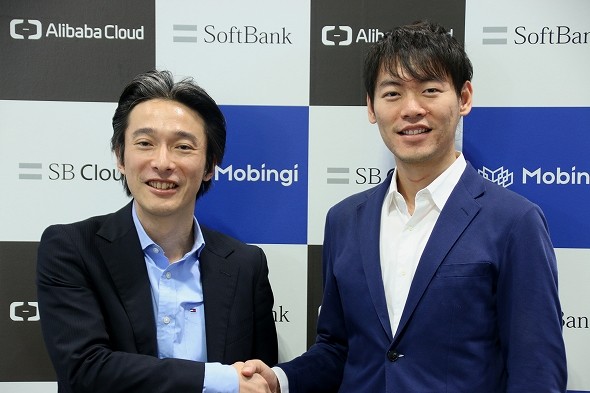 SBクラウド代表取締役兼CEOの内山敏氏（左）とモビンギ社長のウェイランド・ジャン氏
