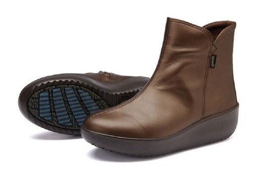 雪や氷にも対応　「ハイブリッドアイスクロウ」を搭載した女性用厚底ブーツ発売