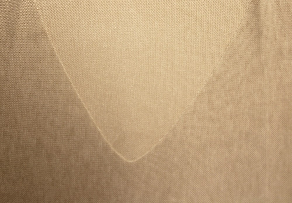 ワイシャツやセーターなどにひびきにくい