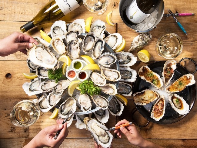 赤字覚悟の全品半額！　新宿、目黒のオイスターバーでカキを食べ尽くせ