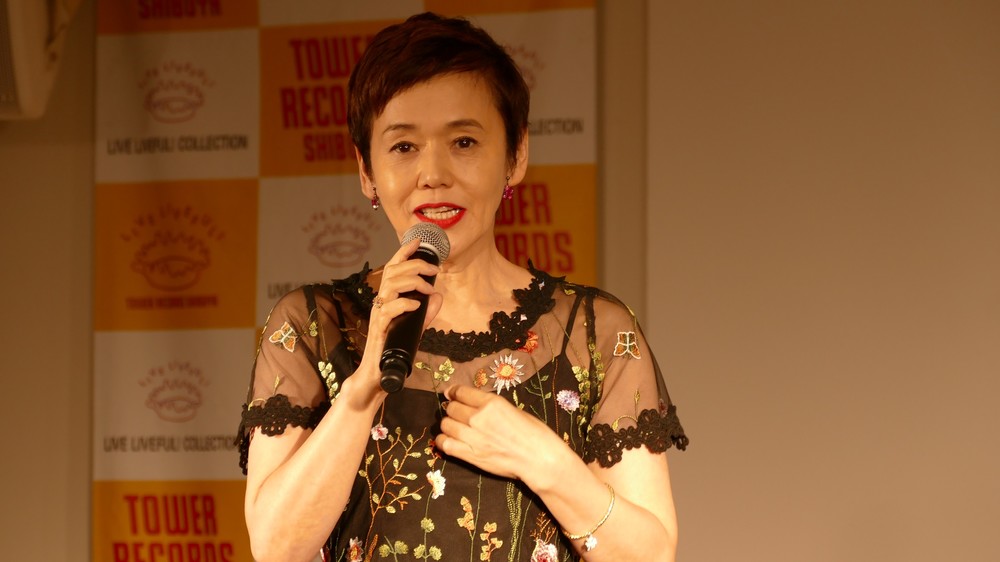 大竹しのぶ、約40年ぶりのミニライブ＆握手会に大行列　号泣するファンも