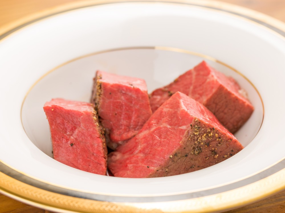 3000円相当のシャトーブリアンが人数分無料に！　「焼肉 うしみつ一門 目黒店」の年末企画