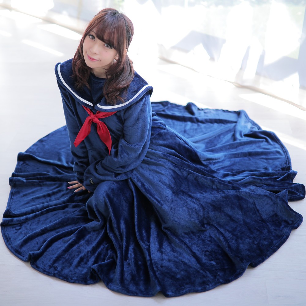 第2の「セーラー服」デビュー！？ 「着る毛布セーラー服2018」が爆誕
