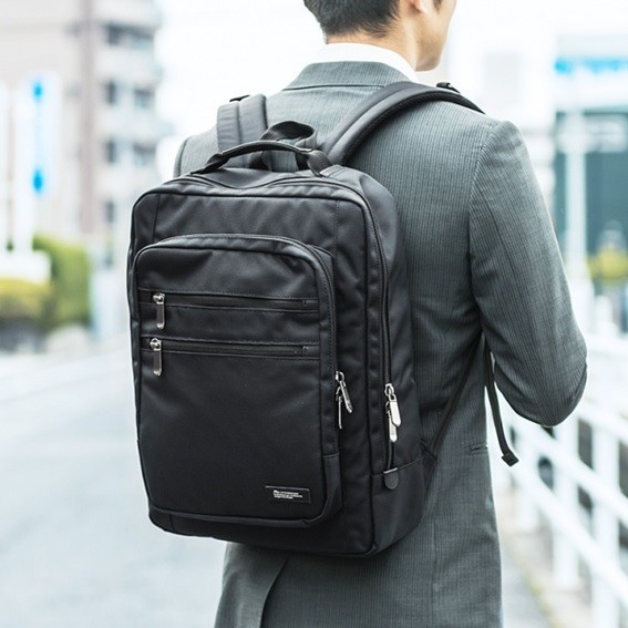 スリムなのに収納力大　通勤に便利なビジネスリュック