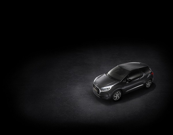 プジョー、限定モデル「DS 3 BLACK LEZARD」10台限定　トカゲの表皮をリアルに再現したルーフ