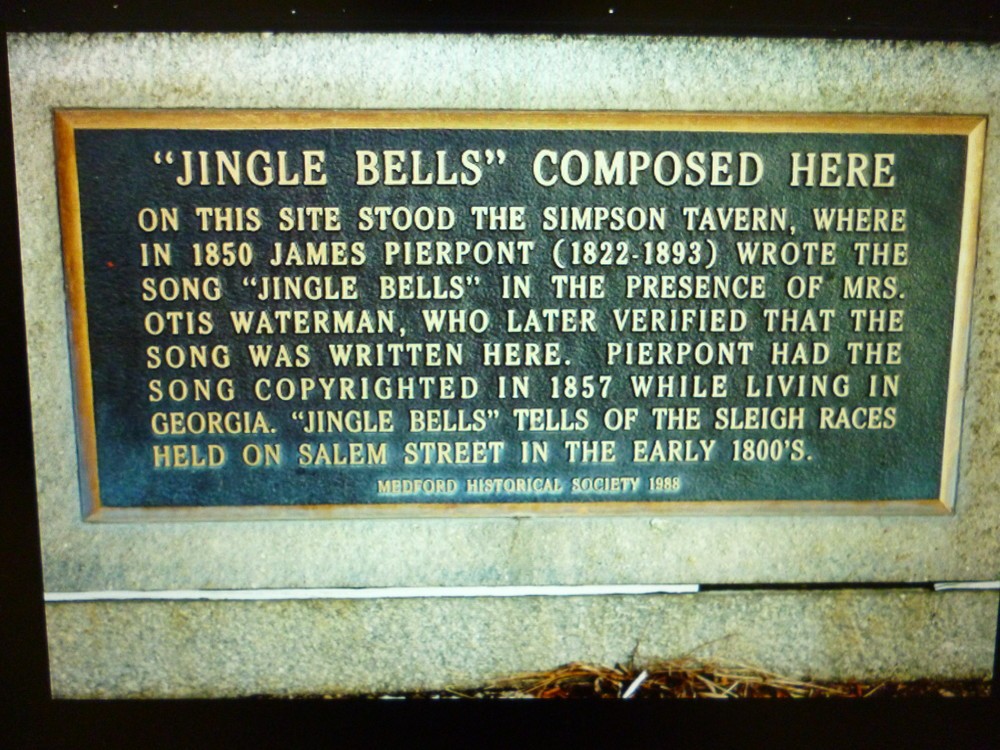 作曲された地に掲示されているプレート