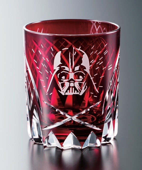 まるでライトセーバー！？　ダース・ベイダーの輝く江戸切子グラス