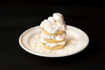 「ホワイトラムレーズンパンケーキ」