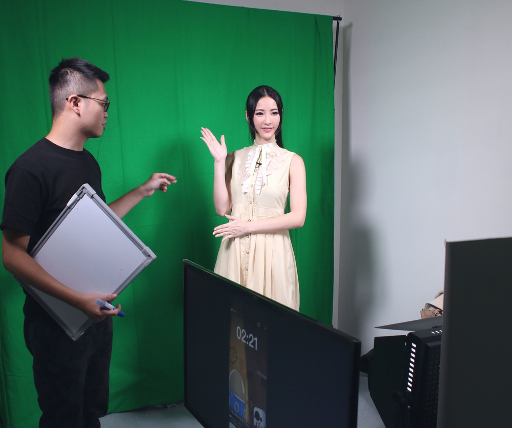 クイズ番組「17Q」の生放送前の一コマ