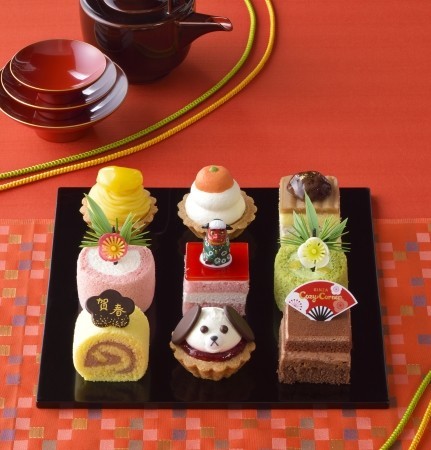 これはかわいい！　わんわんケーキおせちでスイーツ初め（ぞめ）